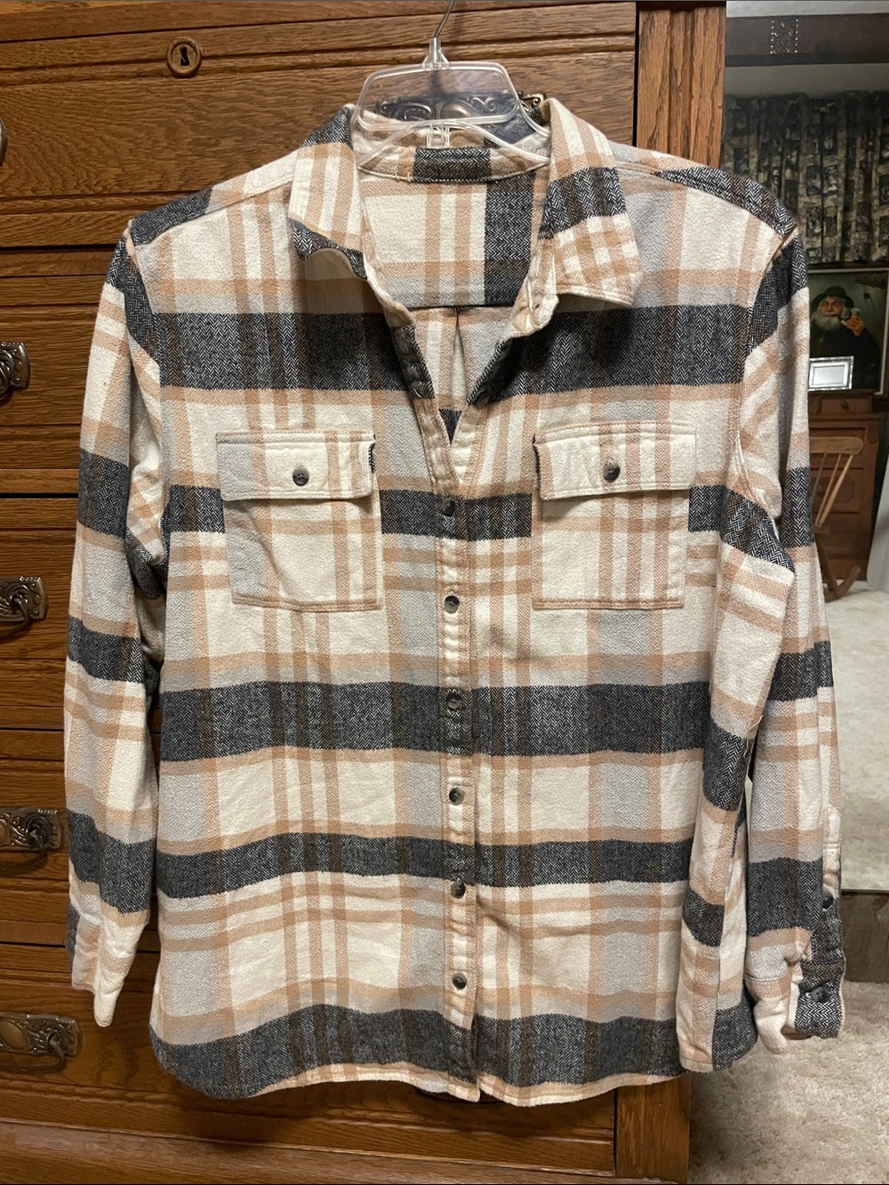 Bass Pro Shop Men's Plaid Button-Up flannel Shirt in Cream and gray
